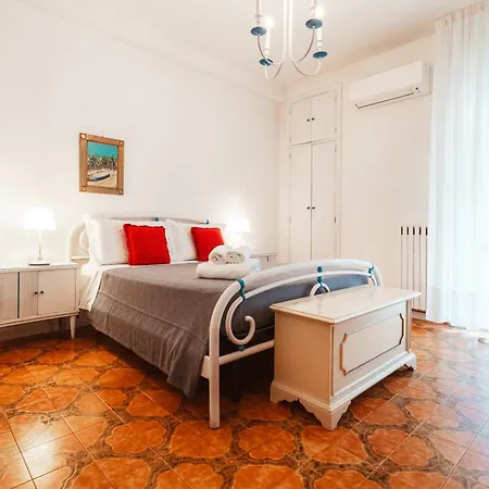 Center - Housea Apartment